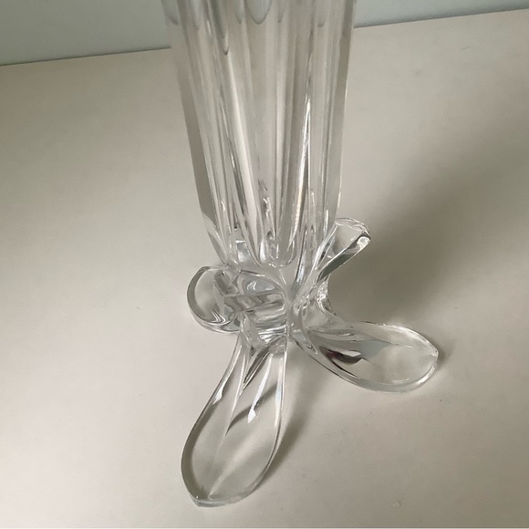 EUC Crystal 3 footed petal bud vase - Picture 8 of 11